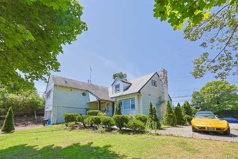 84 Middle Neck Road, Flower Hill, NY 11576