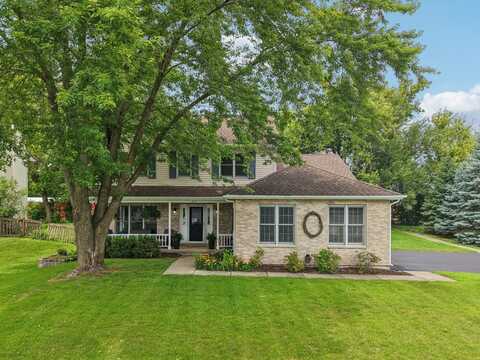 2101 Red Barn Court, Woodstock, IL 60098