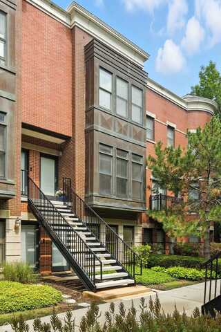 834 W Village Court, Chicago, IL 60608