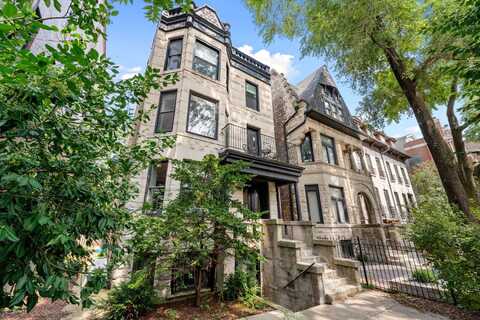 924 W Fullerton Avenue, Chicago, IL 60614
