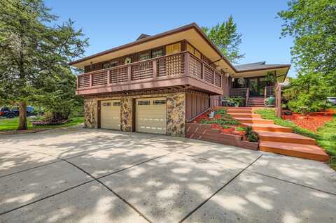 730 Lexington Avenue, Roselle, IL 60172