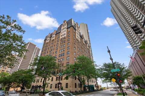 6101 N Sheridan Road, Chicago, IL 60660