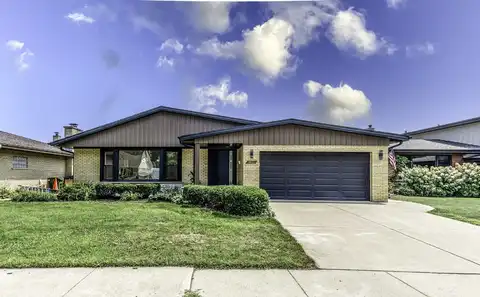 9825 S Kilbourn Avenue, Oak Lawn, IL 60453