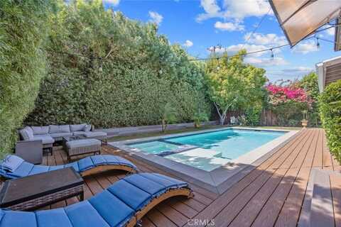 23818 Oxnard Street, Woodland Hills, CA 91367