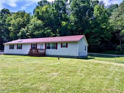 5500 Westbrook Street SE, Magnolia, OH 44643