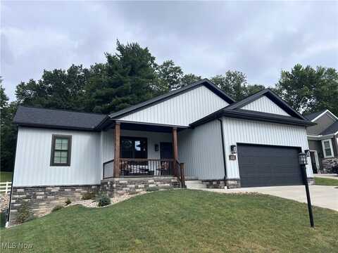 1324 2nd Street NW, New Philadelphia, OH 44663