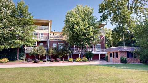 100 Edward St #4, Fort Atkinson, WI 53538