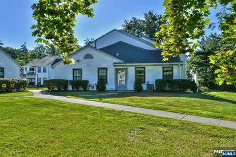 79 Konight Court, Mahwah, NJ 07430