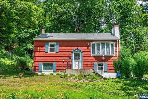 34 Ricker Road, Kinnelon, NJ 07405