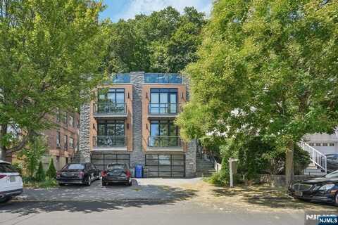 746 Undercliff Avenue A, Edgewater, NJ 07020
