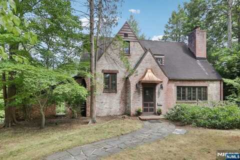 773 W Saddle River Road, Ho Ho Kus, NJ 07423