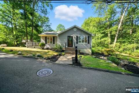 17 Rockaway Avenue, Denville, NJ 07834