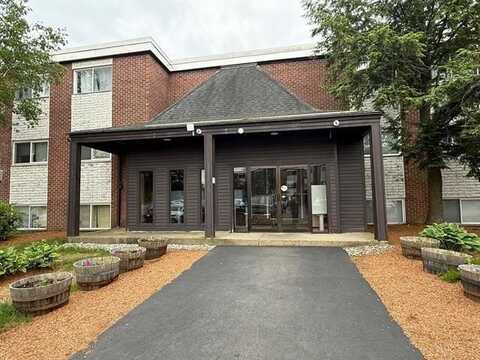 128 Loudon Road, Concord, NH 03301