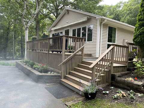 56 Captain Thomas Road, Ogunquit, ME 03907