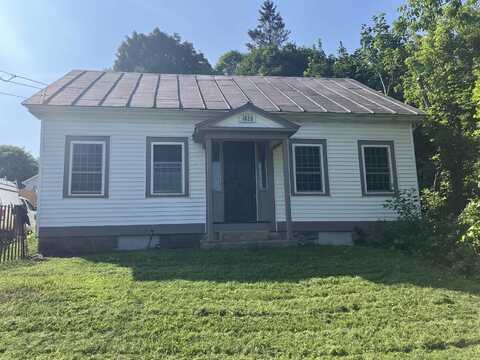 56 S Pleasant Street, Bradford, VT 05033