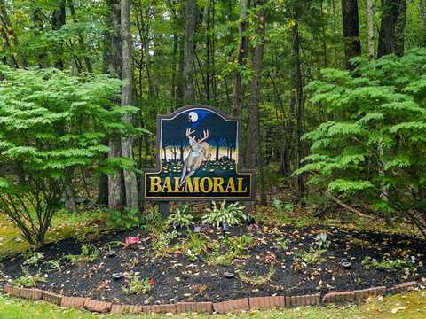8 Balmoral Drive, Stratham, NH 03885