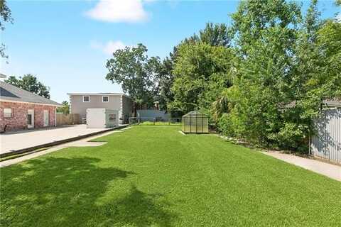 718 N CLAIBORNE Street, Chalmette, LA 70043