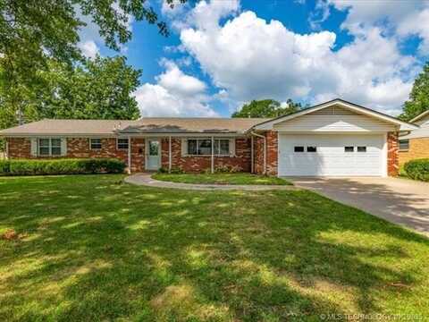 1521 Lariat Drive, Bartlesville, OK 74006