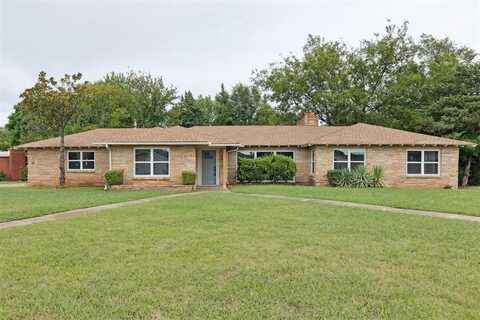 2820 Bella Vista Drive, Midwest City, OK 73110