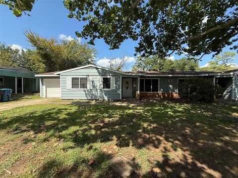 105 Twining Drive, Denison, TX 75020
