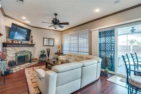 8218 Luna Drive, Rowlett, TX 75088