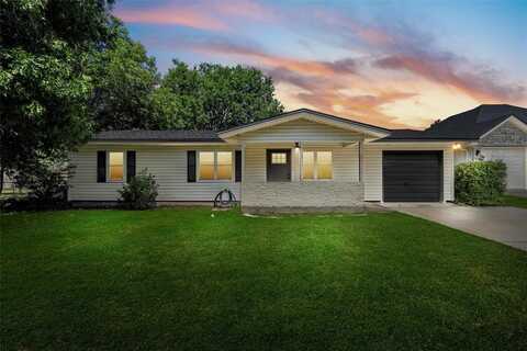 105 Alamo Drive, Mc Gregor, TX 76657