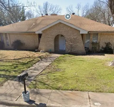 905 Pine Tree Lane, DeSoto, TX 75115