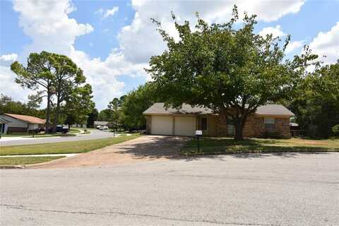 1906 Devonshire Court, Arlington, TX 76015