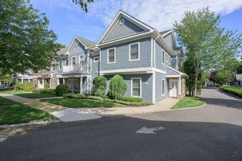 32 Andrew Court, Southampton, NY 11968