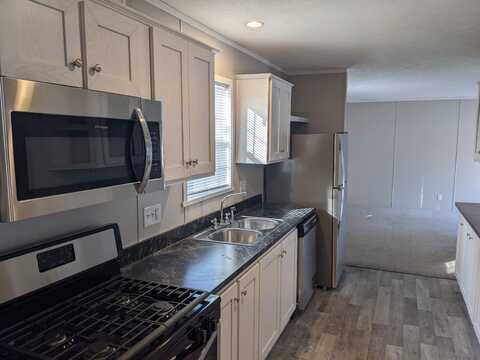 454 Montana, Belleville, MI 48111