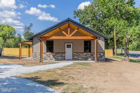 124 N Ozark Trail, Goodman, MO 64843