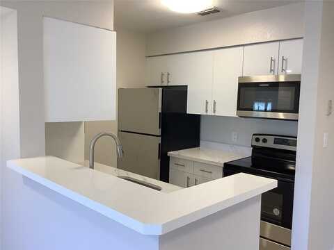 2926 S University Dr, Davie, FL 33328