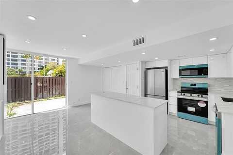 2318 NE 7th St, Hallandale Beach, FL 33009