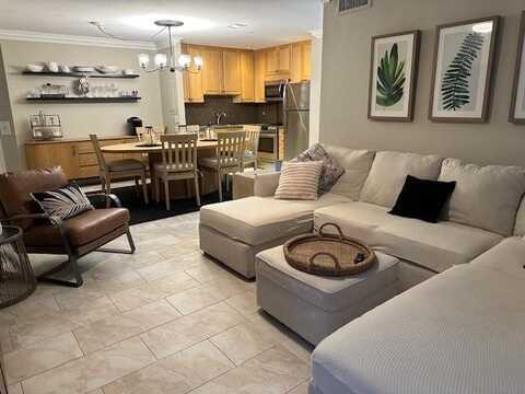 110 Cypress Club Dr, Pompano Beach, FL 33060