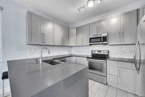 150 Jacaranda Country Club Dr, Plantation, FL 33324
