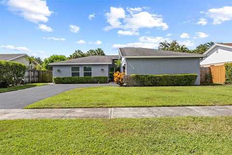 3884 NW 1st Pl, Deerfield Beach, FL 33442