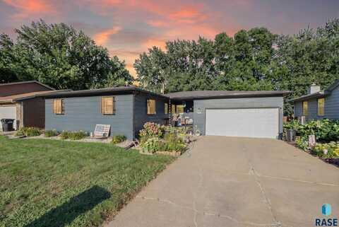 920 S Grandview Ave, Sioux Falls, SD 57103