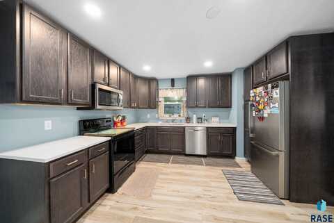 920 S Grandview Ave, Sioux Falls, SD 57103