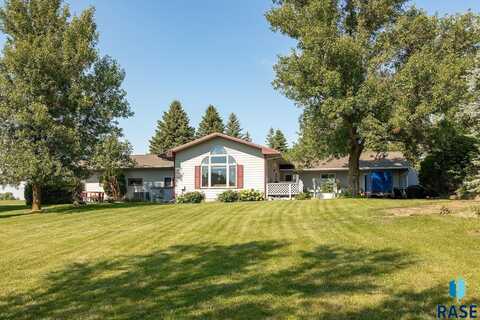 6102 Dakota Dr, Madison, SD 57042