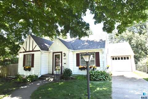 404 E 31st St, Sioux Falls, SD 57105
