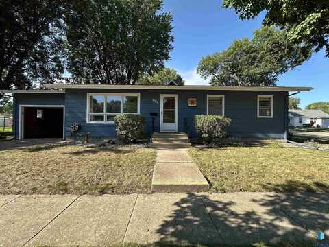 604 W Warren St, Luverne, MN 56156