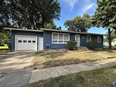 604 W Warren St, Luverne, MN 56156