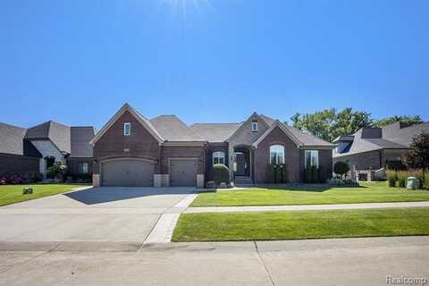48913 Pinebrook Drive, Utica, MI 48315