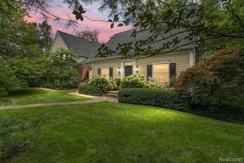 4200 Surrey Cross, Bloomfield Hills, MI 48301