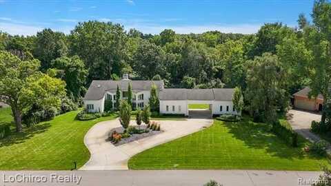 924 KNOB CREEK Drive, Rochester, MI 48306