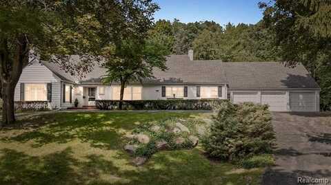 1366 Conge Drive, Bloomfield Hills, MI 48304
