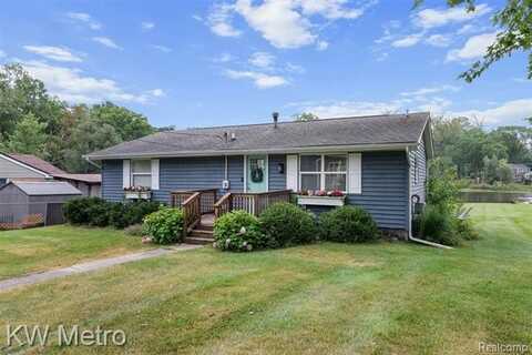 443 Bluewater Drive, Holly, MI 48442