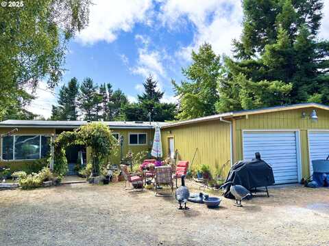 465 N 8TH ST, Lakeside, OR 97449