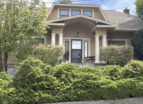 775 SE CHADWICK ST, Roseburg, OR 97470