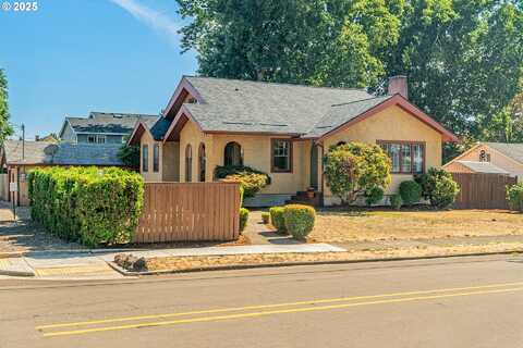 175 E GLOUCESTER ST, Gladstone, OR 97027